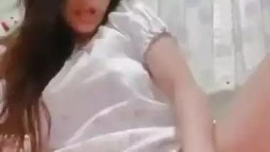 Fingers are supposed to help the Desi girl reach orgasm in XXX video