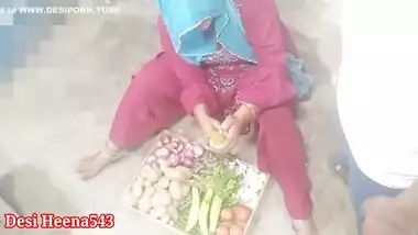 Vegetable Bech Rahi Bhabhi Ko Patakar Choda In Clear Hindi Voice Xxx Indian Desi Bhabhi Vegetables Selling