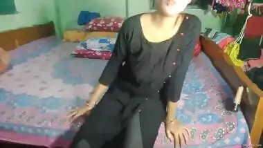 Desi Village Bhabhi Blowjob And Fucked