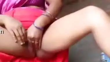 Today Exclusive- Bhabhi Play With Her Pussy