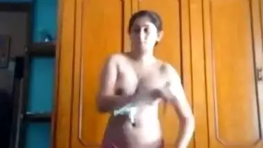 Slim Desi hussy poses naked and masturbates for webcam XXX show