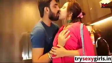 Kichen Me Kari Bhabhi Ki Chdaui