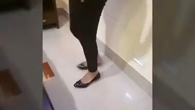 Desi bhabi parul showing boobs in hotel room