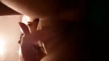 novinha se masturbando na casa de banho indiana