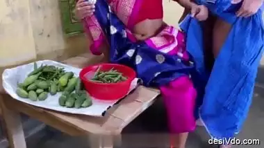 Vegetable Seller Kaamwali Aunty Fucked by Owner Hard