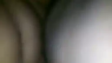 Desi nude lady uses toothpaste to lube her pussy