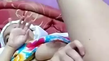 Desi cute hijabi girl show her sexy pussy