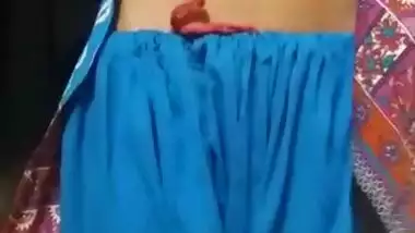 Desi Super Hot Bhabhi showing