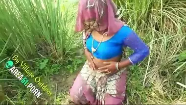 Kerala village aunty naked show on XXX selfie cam outdoors, Desi MMS sex