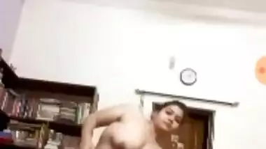 Sexy Indian Girl Showing her Boobs on Video call