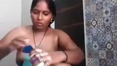 Desi Hot Randy Bhabi Bathing