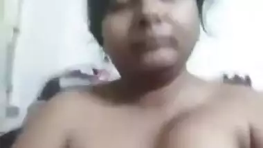 Horny Aunty Showing Big Boobs