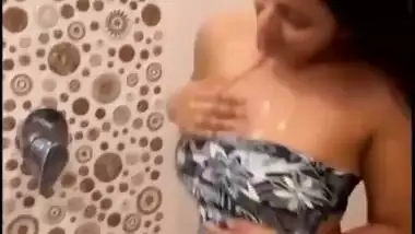 Famous Insta Model & Actress Latest Exclusive FULL Nude Bath Video