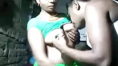 Desi couple enjoying sex in front of cam