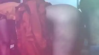 Desi housewife doggy style fuck take her saree