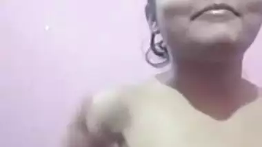 Desi Girl Showing Boobs on VC