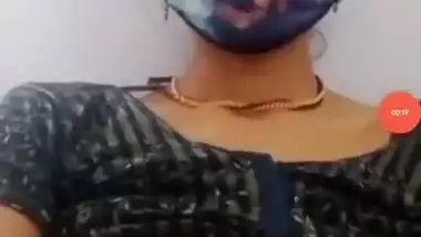 Sexy Desi Bhabhi Shows Boobs