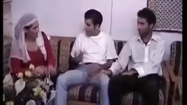 bubbly paki aunty fucking with son & his frnd