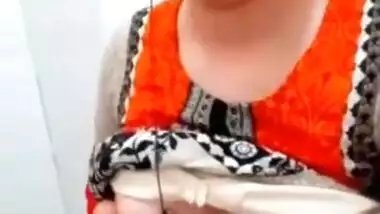 Today Exclusive -paki Bhabhi Shows Her Boobs And Pussy To Lover On Vc Part 1