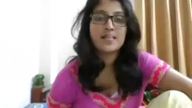 Amateur XXX show of nerdy Paki webcam model in a purple dress