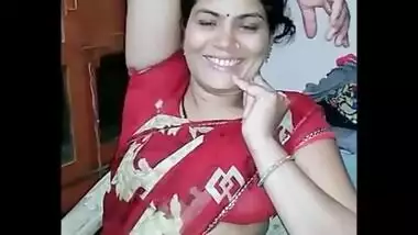 Compilation of Indian women looking sexy without any porn action