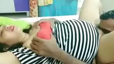 Desi Bhabiu pussy licked hubby frnd se how she Enjoying