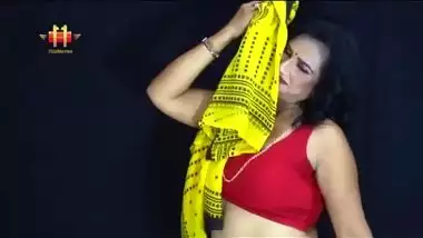 Famous Desi porn diva reveals her curvy XXX body in fashion shoot