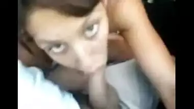 Sexy New Delhi Aunty Gives Blowjob to Lover In Train