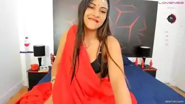 Gujarati Girl in Saree pressing her boobs