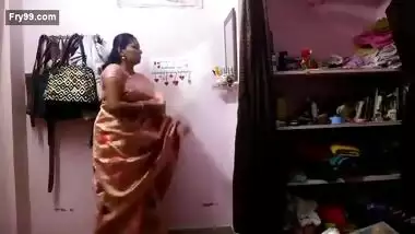 Desi Bhabhi Changing Cloths