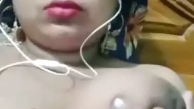 Huge boobs girl masturbating video call sex