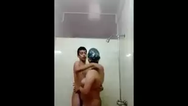 kashmiri brother sisiter in bathroom