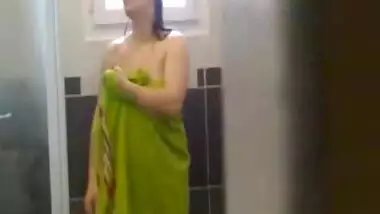 aunty bath hidden cam