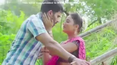 Horny Sexy Bhabhi Has Risky Outdoor Sex