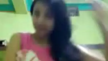 Indian cutie gives a good show