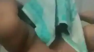 Desi wife big boobs caught after bath