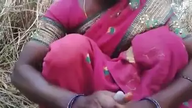 Village bhabi fucking in Jungle