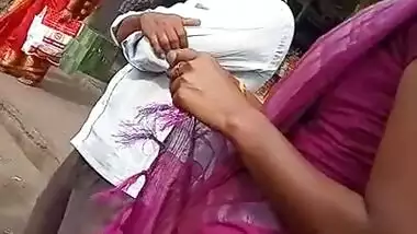 Tamil hot office girl side boobs and navel show in bus stop