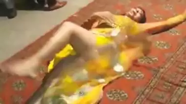 Men have the possibility to look at sexy Desi woman in yellow dress