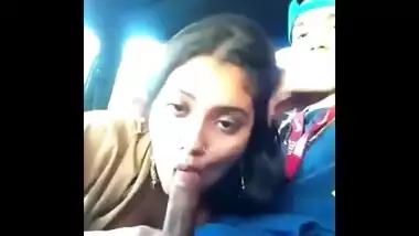 indian gf sucking boyfriend in car