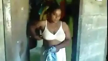 Horny Desi woman caught with lover