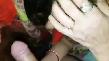 Desi bhabi sucking husband cock.