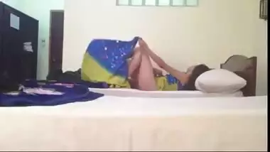 Sensational Pakistani sex video of Karachi teen college girlfriend