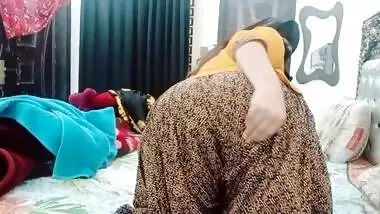 Pakistani Student Girl In Hijaab Masturbating...