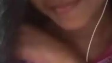 Bangladeshi Girl Showing Boob on VC