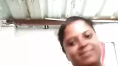 Libidinous Indian woman has some time for porn in front of the webcam