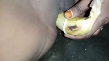 Kele Me Condom Lagake Kiya Sex