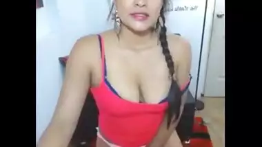 Big boobs cam girl Mallika’s naked exposure