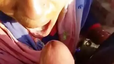 Muslim aunty eating cum of a stranger guy roadside