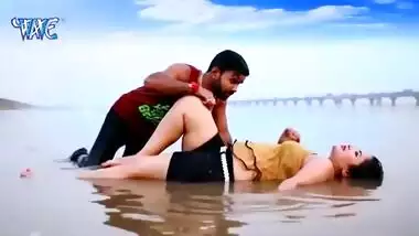 NAVEL - à¤à¥‹à¤œà¤ªà¥à¤°à¥€ का à¤à¤¸à¤¾ गाना आपने नहीं देखा होगा - Laika Babua